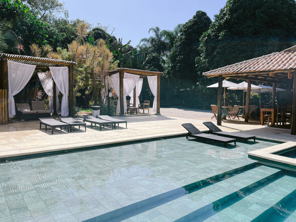 Piscina na Porto Mare, perfeita para férias em família.