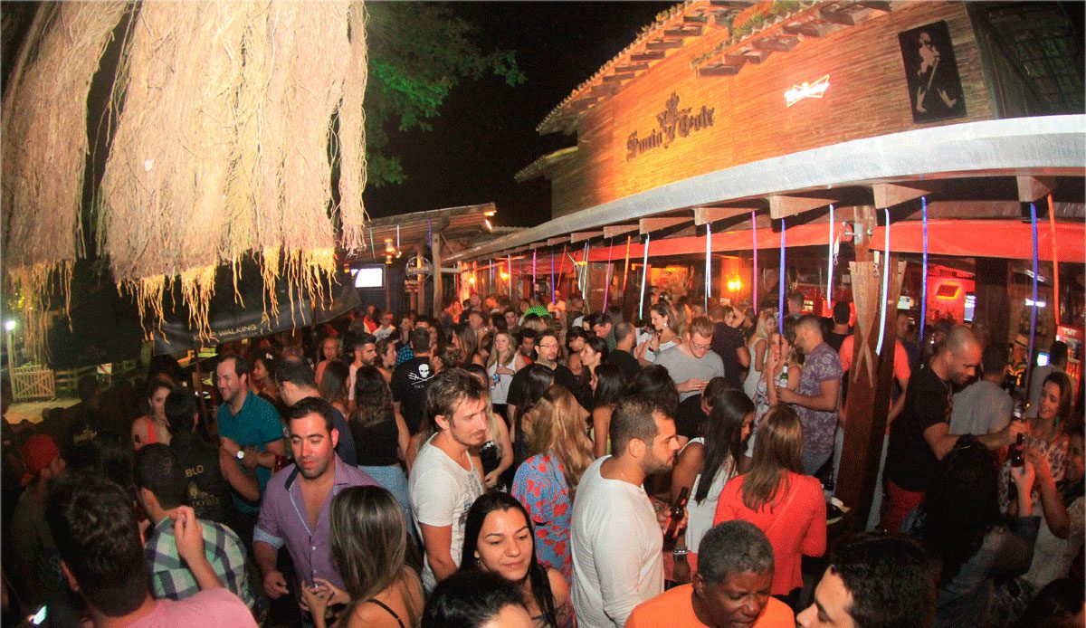 Centro de Maresias a noite