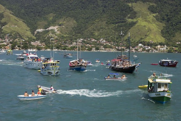 O Carnaval em São Sebastião é no mar!