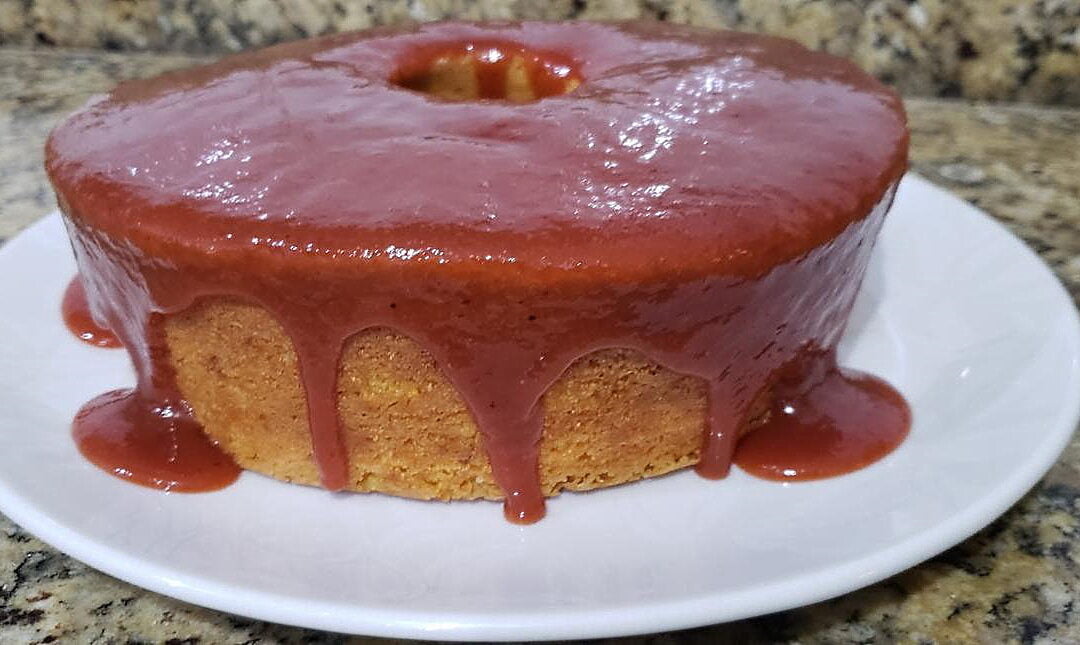 Como fazer o bolo de milho com calda de goiabada da Porto Mare