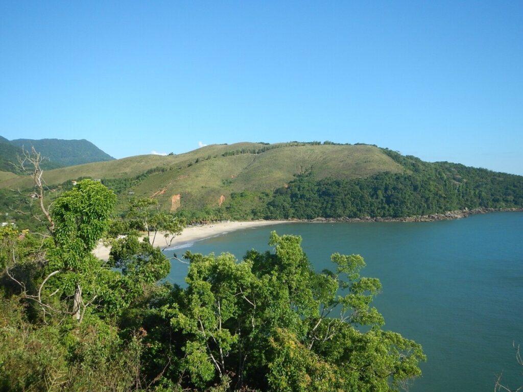 vista deslumbrante do mar da trilha de Maresias - Paúba